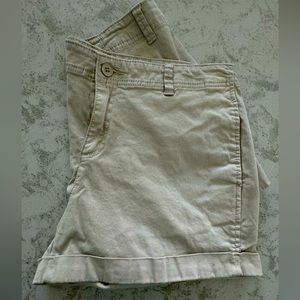 Elle Cream Shorts
